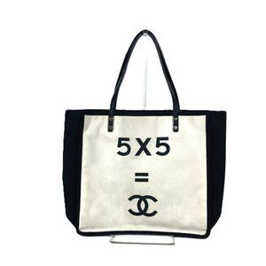 CHANEL Black Leather Shoulder Bag